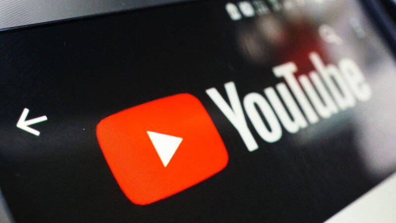 Хинштейн призвал YouTube изменить политику в России